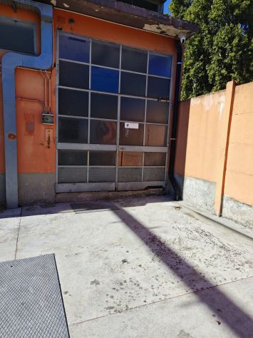 locale commerciale in affitto a Pero