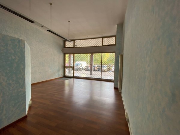 negozio in affitto a Pero