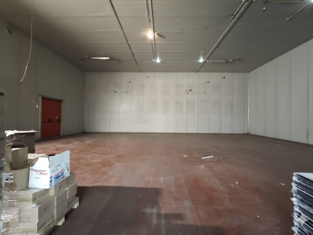 locale commerciale in affitto a Pero