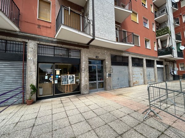 negozio in affitto a Pero