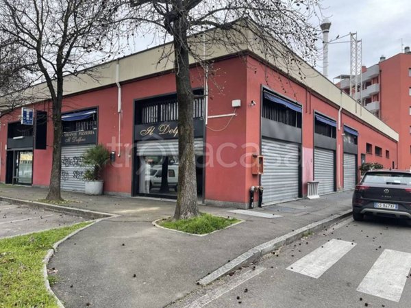 negozio in affitto a Pero