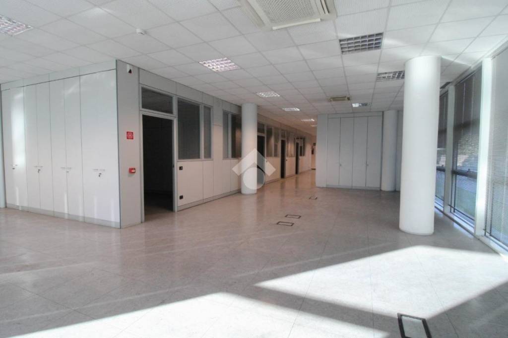 ufficio in affitto a Peschiera Borromeo in zona Mezzate