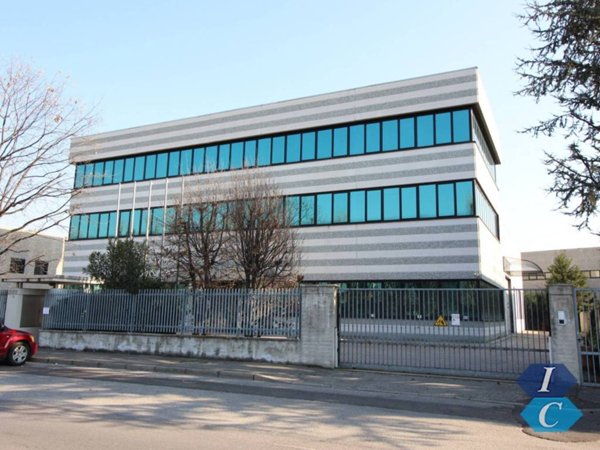 locale commerciale in affitto a Peschiera Borromeo in zona Bettola