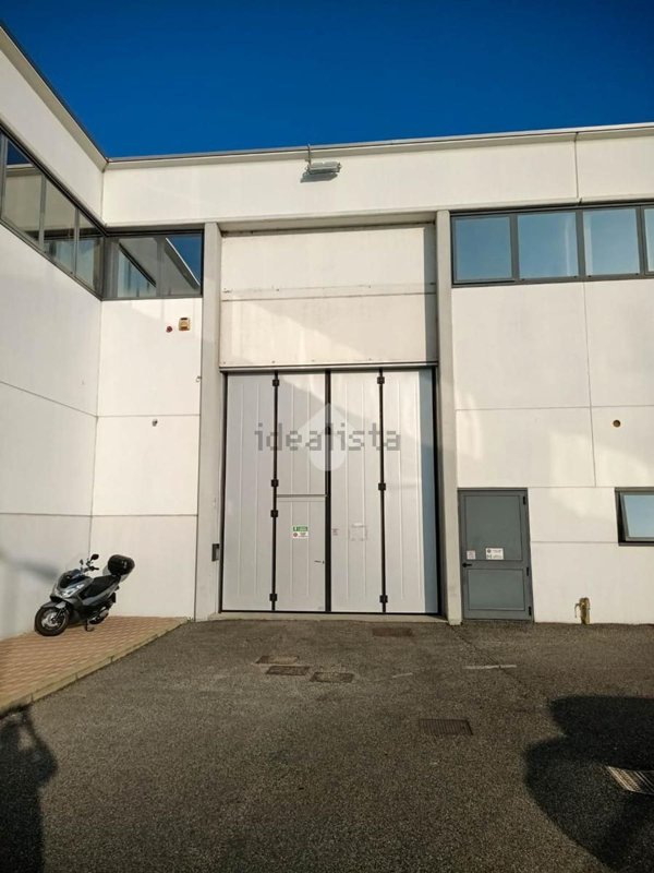 capannone in affitto a Peschiera Borromeo