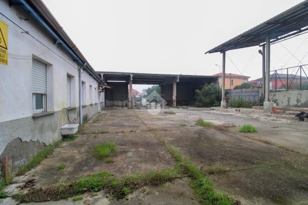 capannone in affitto a Peschiera Borromeo