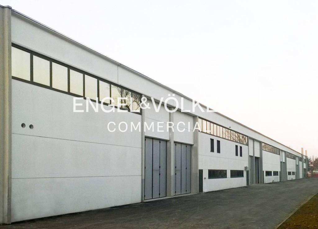 locale commerciale in affitto a Peschiera Borromeo in zona Linate