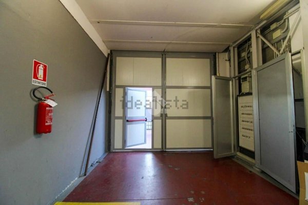 capannone in affitto a Peschiera Borromeo