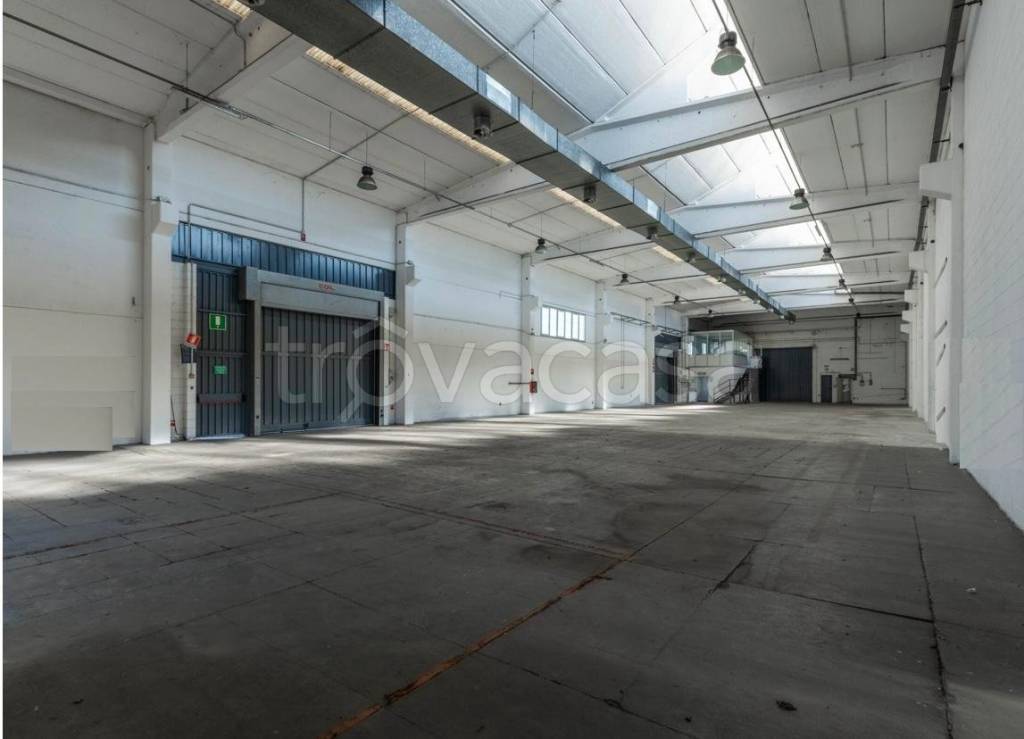 locale commerciale in affitto a Peschiera Borromeo