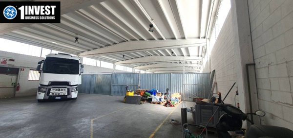 locale commerciale in affitto a Peschiera Borromeo in zona Linate