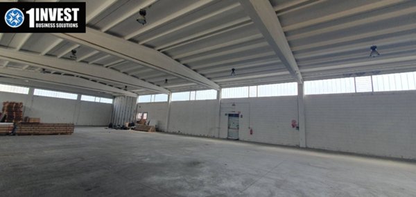 locale commerciale in affitto a Peschiera Borromeo in zona Linate