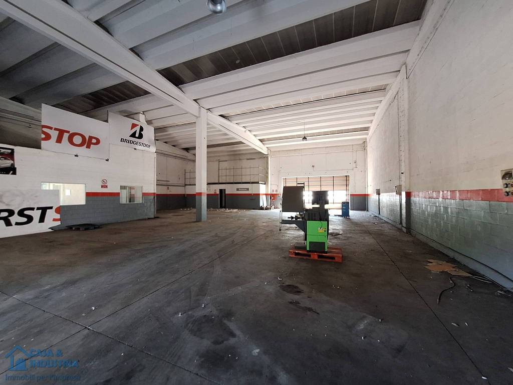 capannone in affitto a Peschiera Borromeo in zona Linate