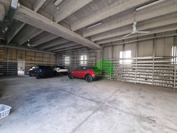 locale commerciale in affitto a Peschiera Borromeo in zona Bettola