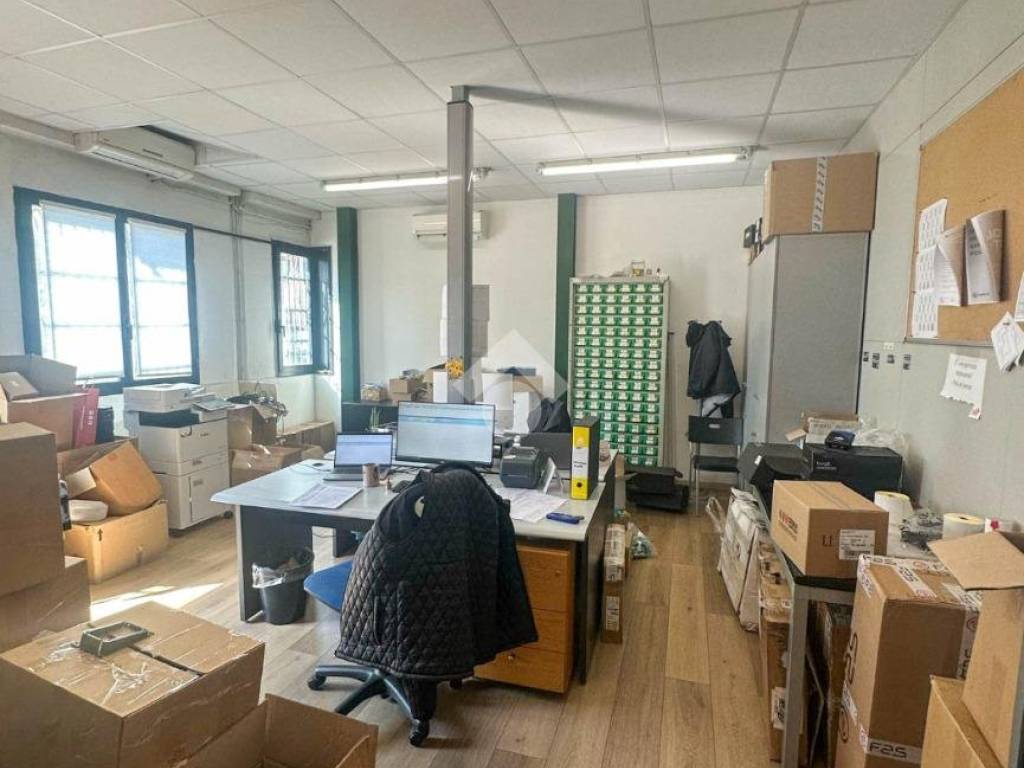 ufficio in affitto a Peschiera Borromeo in zona Linate