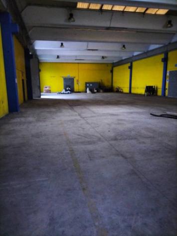 locale commerciale in affitto a Peschiera Borromeo in zona Linate