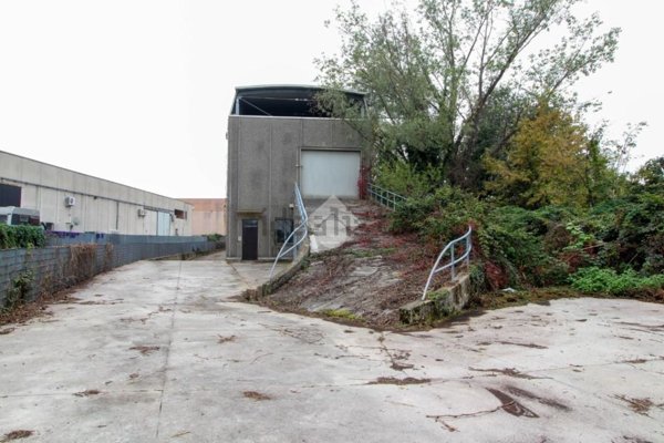 capannone in affitto a Peschiera Borromeo