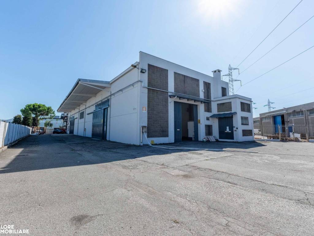 locale commerciale in affitto a Peschiera Borromeo in zona Bettola