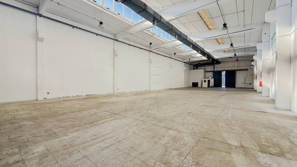 locale commerciale in affitto a Peschiera Borromeo