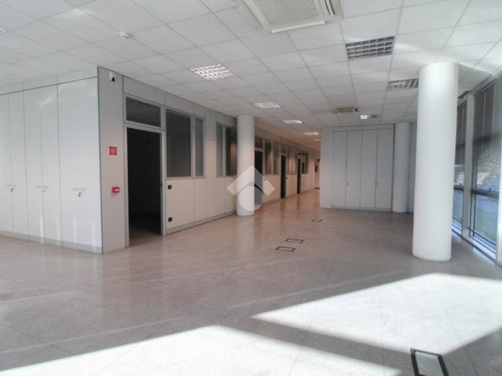 ufficio in affitto a Peschiera Borromeo in zona Mezzate