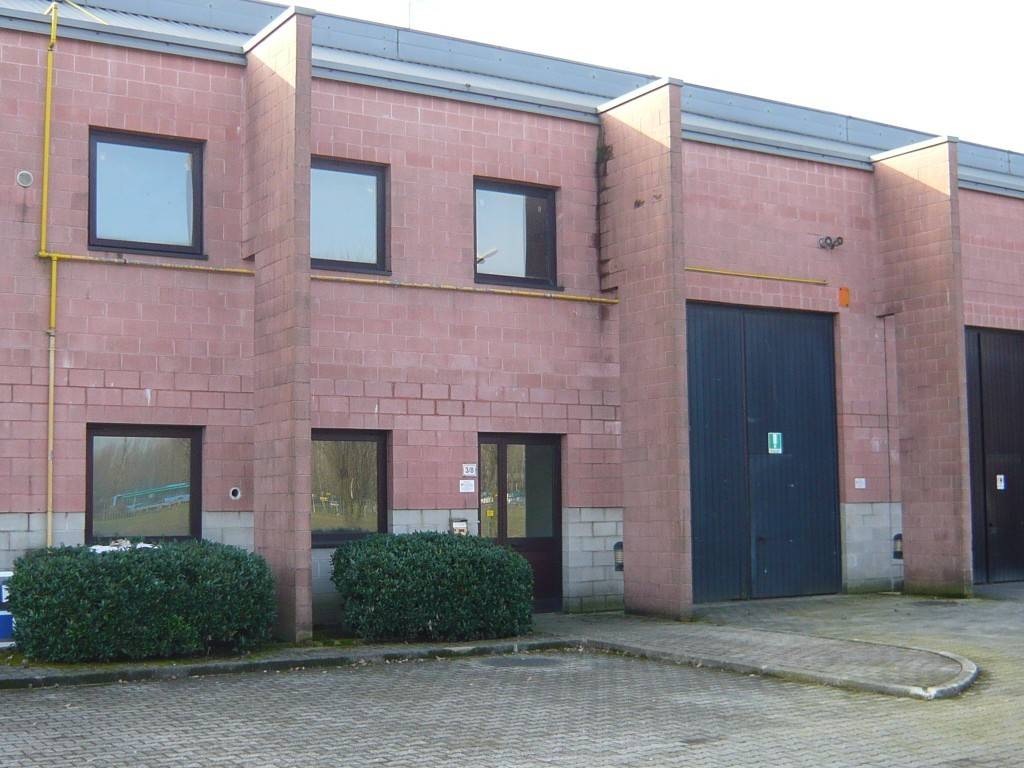 locale commerciale in vendita a Peschiera Borromeo in zona Bettola