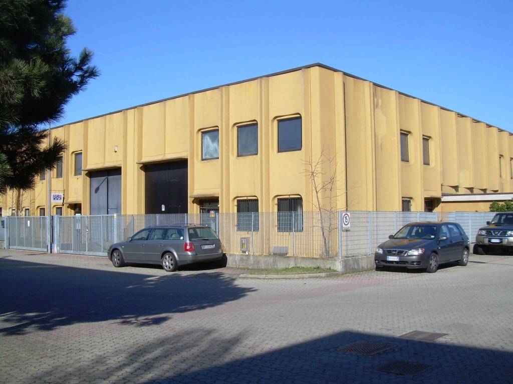 locale commerciale in affitto a Peschiera Borromeo in zona Bettola