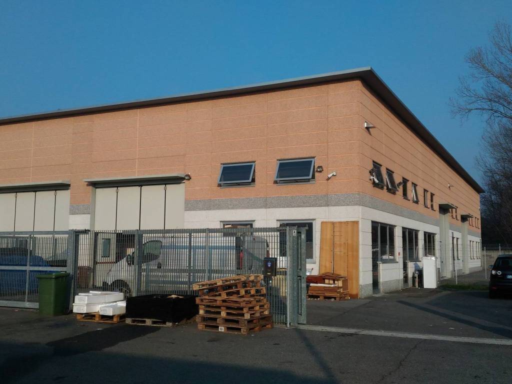 locale commerciale in affitto a Peschiera Borromeo in zona Bettola