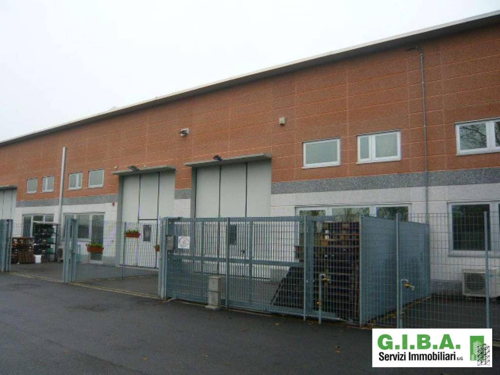 locale commerciale in affitto a Peschiera Borromeo in zona Linate