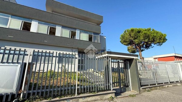 capannone in affitto a Peschiera Borromeo