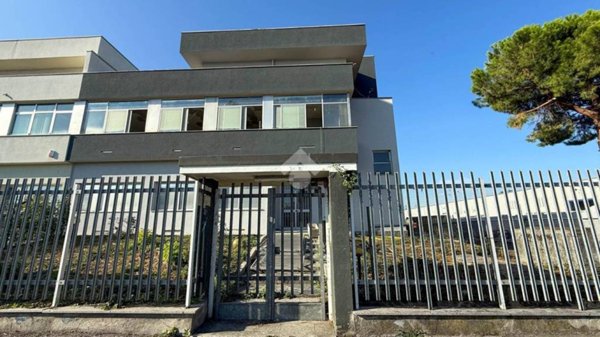 capannone in affitto a Peschiera Borromeo