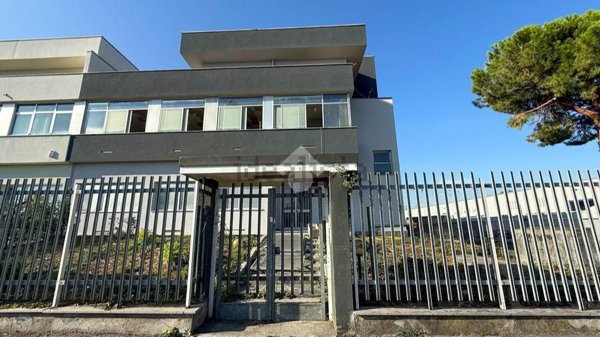 capannone in affitto a Peschiera Borromeo