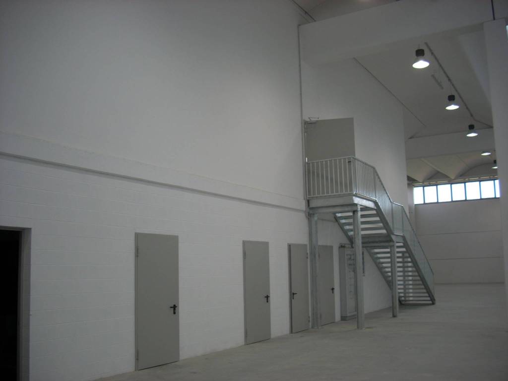 locale commerciale in affitto a Peschiera Borromeo in zona Bettola