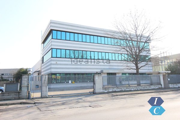 capannone in affitto a Peschiera Borromeo