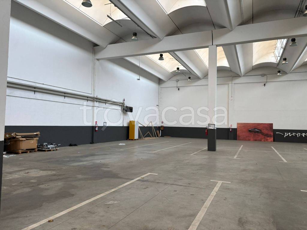 locale commerciale in affitto a Peschiera Borromeo