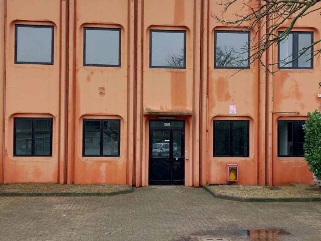 locale commerciale in affitto a Peschiera Borromeo in zona Bettola