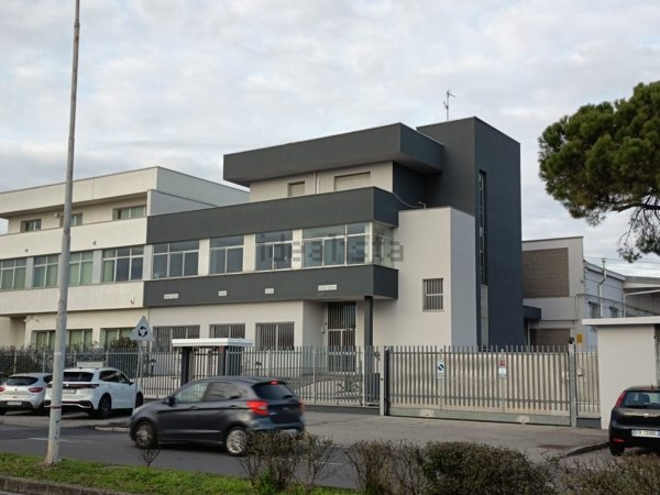 ufficio in affitto a Peschiera Borromeo in zona Linate