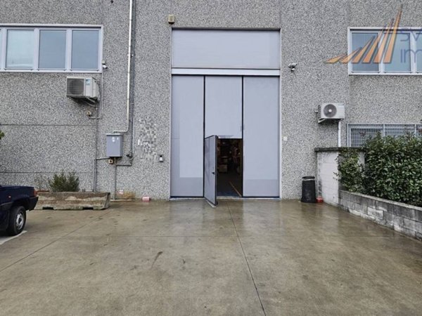 locale commerciale in affitto a Peschiera Borromeo in zona Bettola