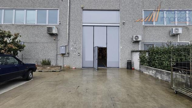 locale commerciale in affitto a Peschiera Borromeo