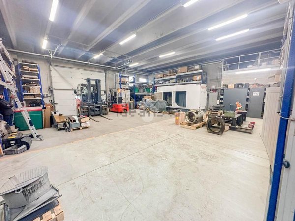 capannone in affitto a Peschiera Borromeo