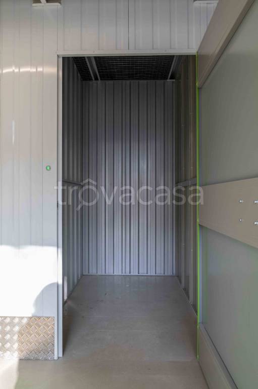 locale commerciale in affitto a Peschiera Borromeo