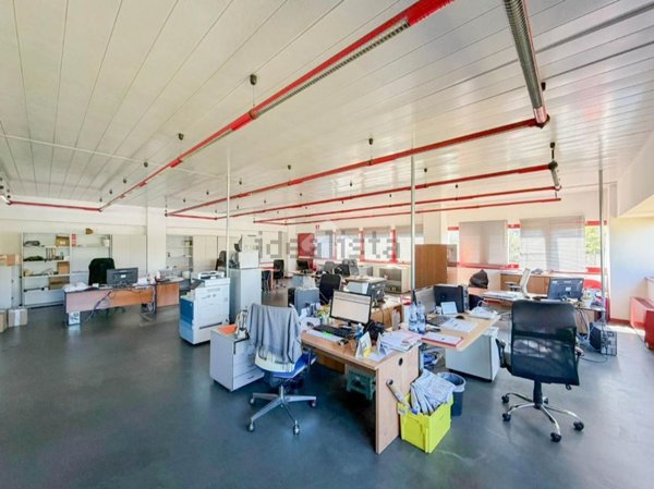 capannone in affitto a Peschiera Borromeo