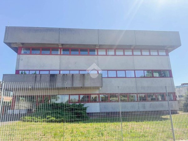 capannone in affitto a Peschiera Borromeo