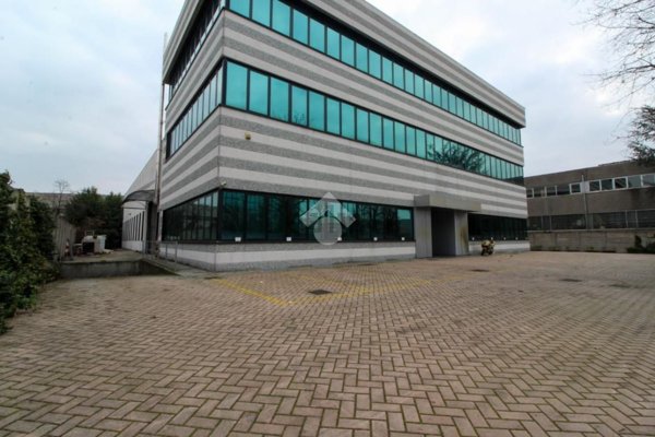 capannone in affitto a Peschiera Borromeo