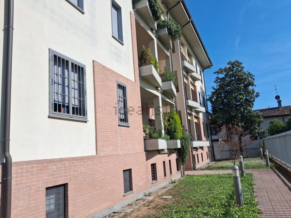 appartamento in affitto a Peschiera Borromeo in zona Canzo