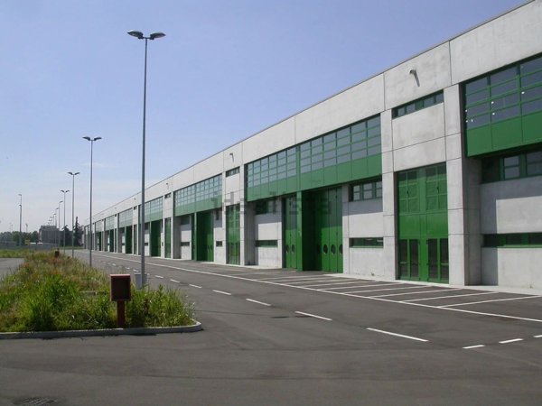 locale di sgombero in affitto a Peschiera Borromeo in zona Linate