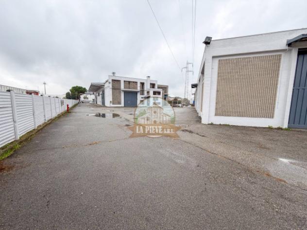 locale commerciale in affitto a Peschiera Borromeo in zona Linate