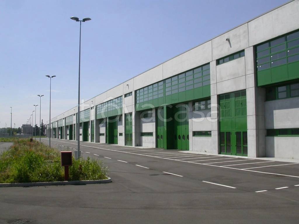 capannone in affitto a Peschiera Borromeo in zona Linate