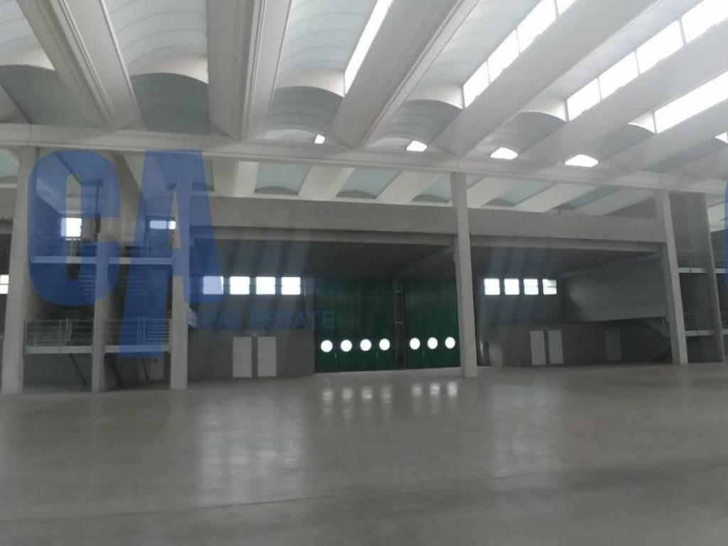 locale commerciale in affitto a Peschiera Borromeo in zona Mezzate