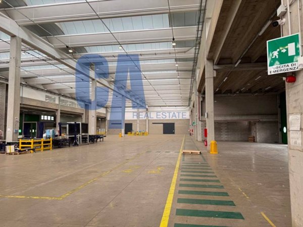 locale commerciale in affitto a Peschiera Borromeo in zona Mezzate
