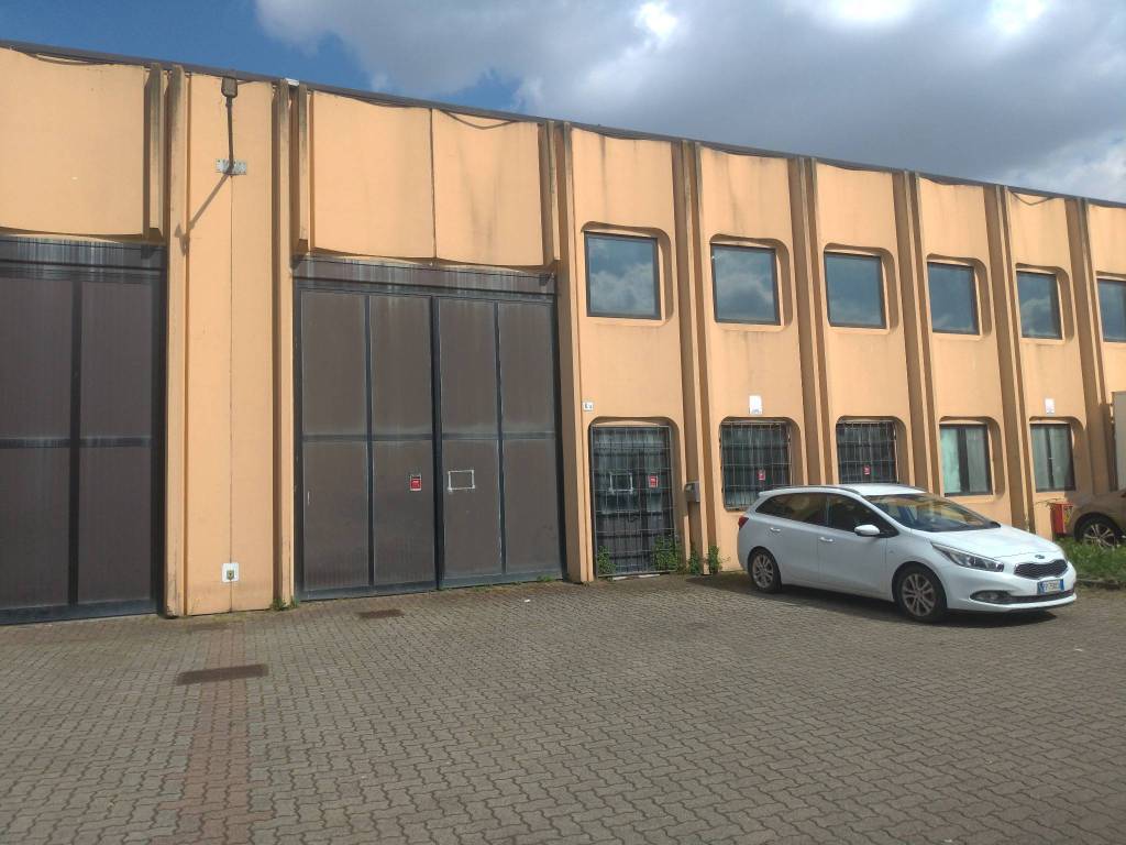 locale commerciale in affitto a Peschiera Borromeo in zona Bettola