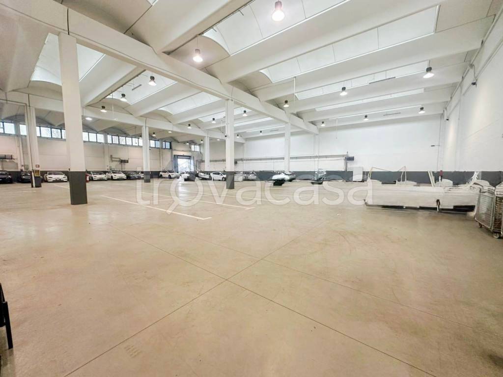 locale commerciale in affitto a Peschiera Borromeo