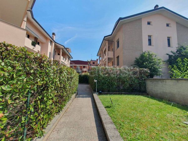 appartamento in affitto a Peschiera Borromeo in zona Canzo
